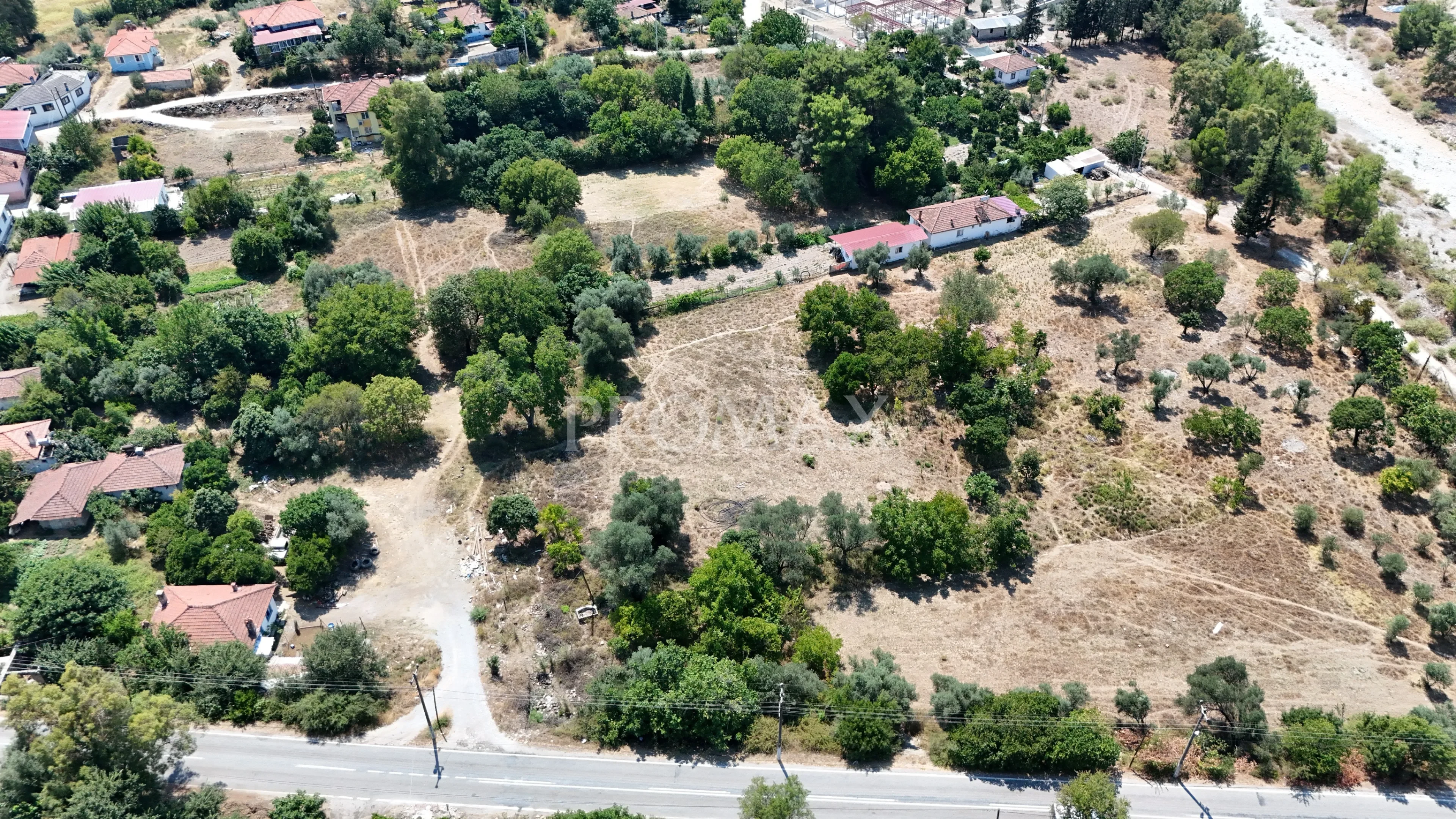 KÖY MERKEZİNDE, 250 M² YAPI HAKKIYLA HAYALİNİZDEKİ EVİ YAPIN