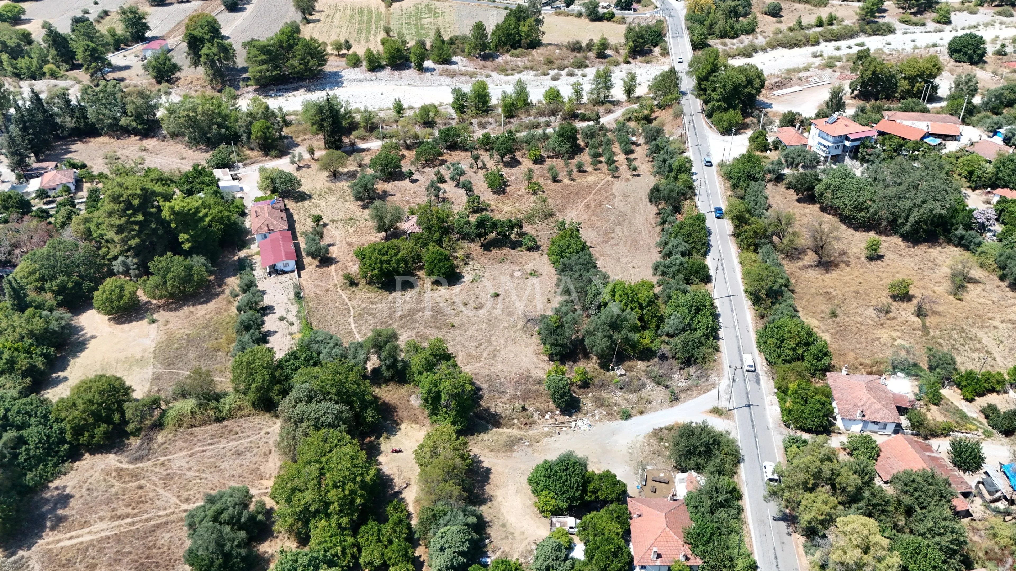 KÖY MERKEZİNDE, 250 M² YAPI HAKKIYLA HAYALİNİZDEKİ EVİ YAPIN